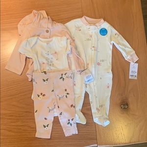 Carter’s baby 4piece - set of two outfits